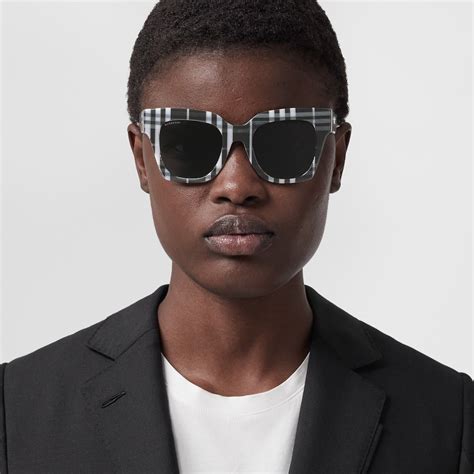 Check Square Sunglasses in Black/check 